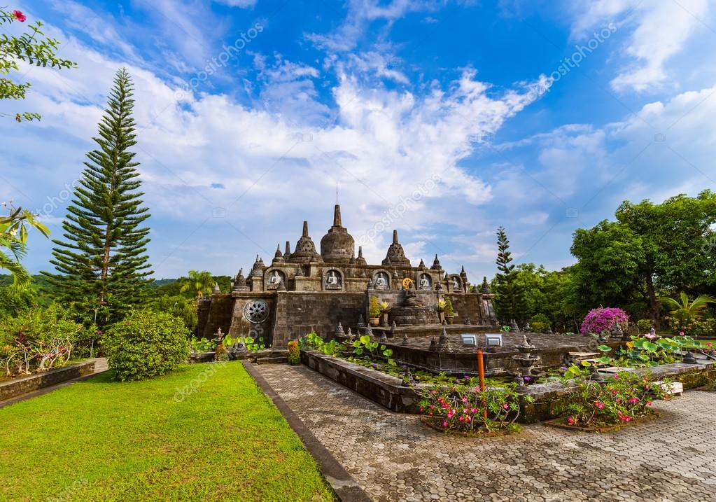  Temple  bouddhiste de Banjar  le de Bali Indon sie 
