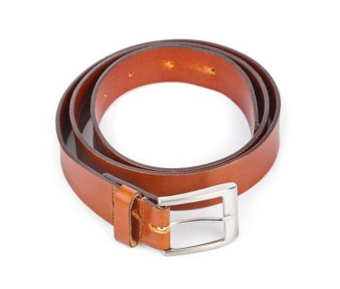 Beyaz arkaplanda izole edilmiş deri kemer