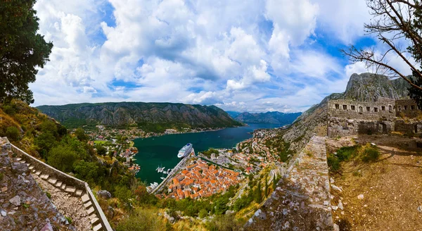 Baai van Kotor en Old Town - Montenegro — Stockfoto