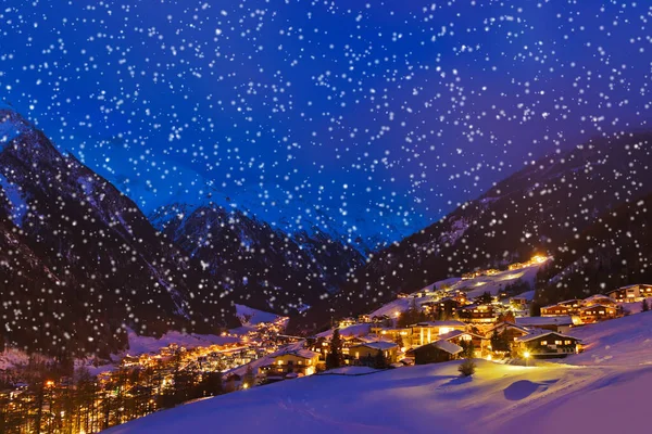 山スキーリゾートソールデンオーストリア 自然と建築の背景 — ストック写真