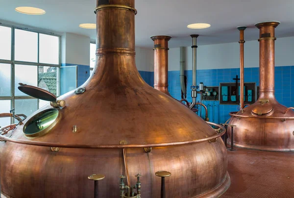 酿酒厂的老式铜壶 比利时 — 图库照片
