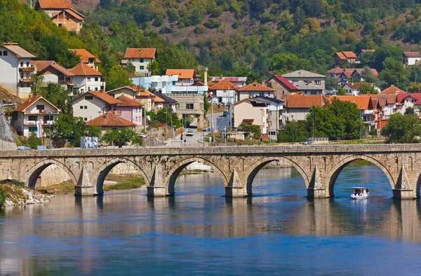 Puente Viejo Sobre Río Drina Visegrad Bosnia Herzegovina Fondo Viaje —  Fotos de Stock