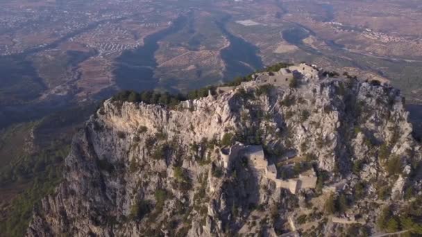Kyrenia地区历史上的Buffavento城堡 北塞浦路斯 空中景观 — 图库视频影像