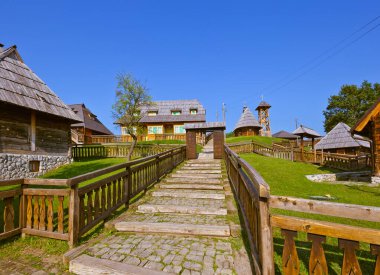 Sırbistan 'ın geleneksel köyü Drvengrad Mecavnik - mimari seyahat geçmişi