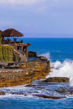 Bali Endonezya 'daki Tanah Lot Tapınağı - doğa ve mimari geçmişi