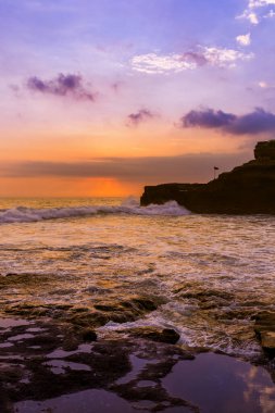 Endonezya 'daki Tanah Lot Tapınağı yakınlarındaki sahil - seyahat geçmişi