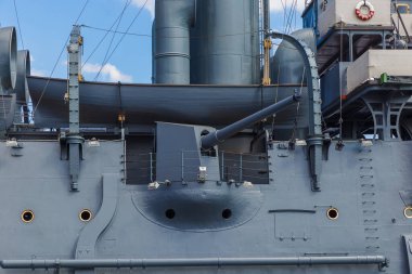 Saint-Petersburg Rusya 'daki Aurora kruvazör müzesi gemisi