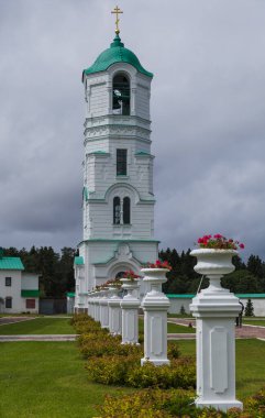 Rusya 'nın Leningrad bölgesindeki Old Sloboda köyündeki Svirsky erkek manastırı.