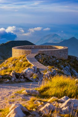 Karadağ 'da Lovcen Dağları Ulusal Parkı gün batımında