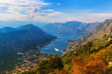 Sunset - Karadağ 'daki Kotor Körfezi - Doğa ve mimari arka plan