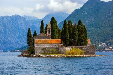 Boka Kotor Körfezi 'ndeki ada - Karadağ - Doğa ve mimari geçmişi