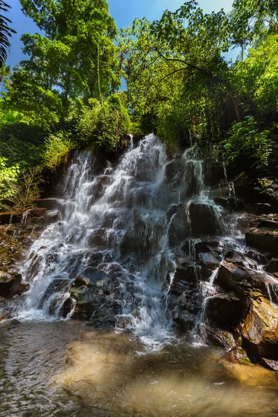 Endonezya 'daki Kanto Lampo Şelalesi - seyahat ve doğa geçmişi