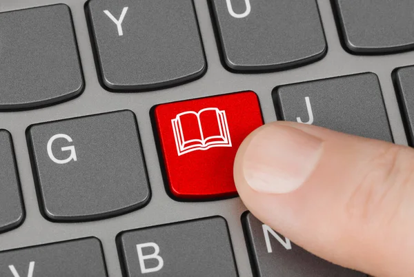 Teclado Del Ordenador Con Tecla Libro Educación Fondo — Foto de Stock