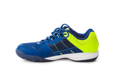 Spor ayakkabısı beyaz arkaplanda izole edildi