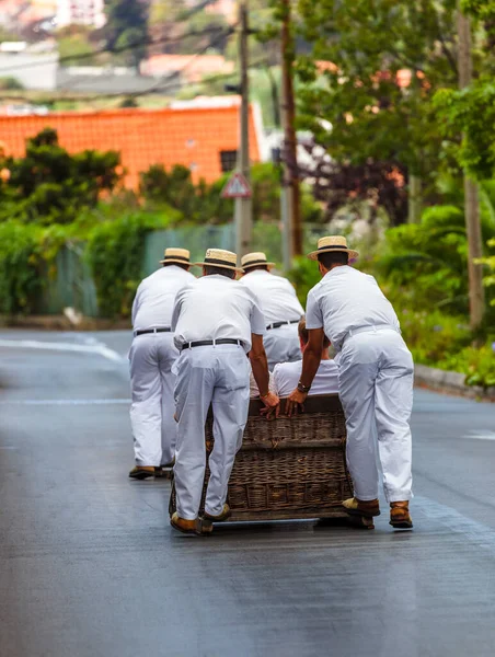 Τόμπογκαν Αναβάτες Έλκηθρο Στο Μόντε Funchal Madeira Island Portugal — Φωτογραφία Αρχείου