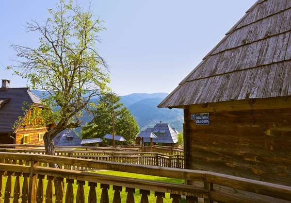 Traditionelles Dorf Drvengrad Mecavnik Serbien Architektonischer Hintergrund — Stockfoto