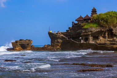 Bali Endonezya 'daki Tanah Lot Tapınağı - doğa ve mimari geçmişi