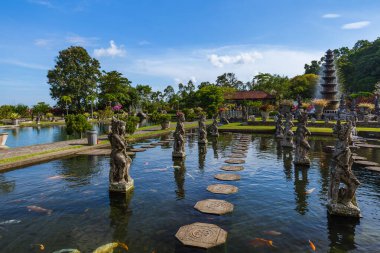 Endonezya 'daki Su Sarayı Tirta Ganga - seyahat ve mimari geçmişi