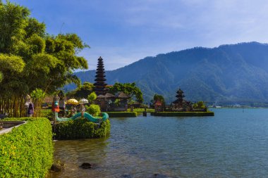 Endonezya 'daki Pura Ulun Danu Tapınağı - seyahat ve mimarlık geçmişi