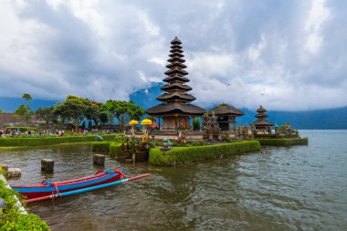Endonezya 'daki Pura Ulun Danu Tapınağı - seyahat ve mimarlık geçmişi
