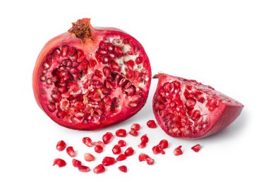 Beyaz arkaplanda izole edilmiş büyük olgun nar.