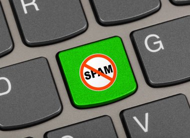 Spam tuşu olmayan bilgisayar klavyesi - İnternet konsepti