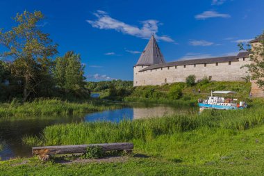 Rusya 'nın Leningrad bölgesindeki Staraya Ladoga köyündeki tarihi Ladoga kalesi mimari arka plan