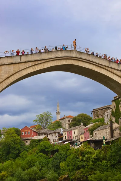 Mostar Bosnia Herzegovina Szeptember Leugrás Régi Hídról 2015 Szeptember Mostarban — Stock Fotó