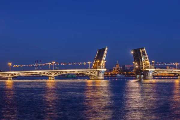 Río Neva Blagoveshchensky Puente Abierto San Petersburgo Rusia — Foto de Stock