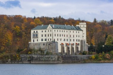 Çek Cumhuriyeti 'nde Orlik nad Vltavou Kalesi - seyahat ve mimarlık geçmişi