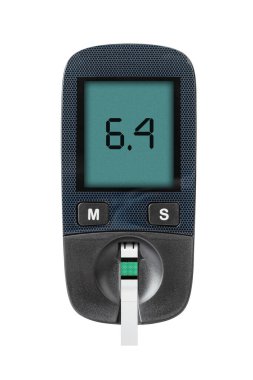 Beyaz zemin üzerinde izole edilmiş kan şekeri glukometresi diyabeti