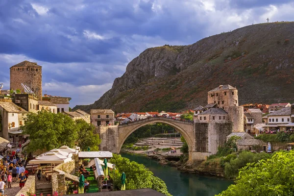 波斯尼亚和黑塞哥维那莫斯塔尔的旧桥 建筑旅行背景 — 图库照片