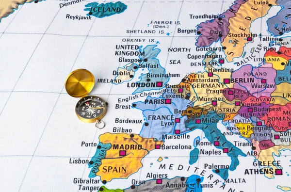 Europa Kaart Een Kompas Reizen Achtergrond — Stockfoto