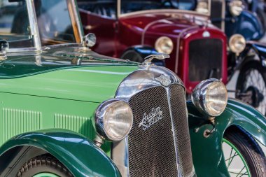 BRÜKSEL, BELGIUM - MAYIS 01, 2017: 1 Mayıs 2017 'de Brüksel Belçika' da Autoworld müzesinde klasik araba.