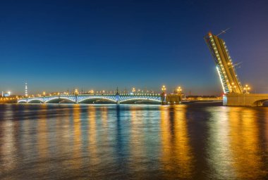 Neva Nehri ve Troitsky Köprüsü - St. Petersburg Rusya