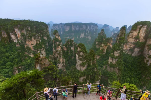 Wulingyuan China Mai 2018 Touristen Auf Pfad Tianzi Avatar Mountains — Stockfoto