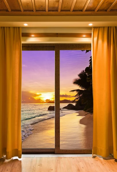 Hotel kamer en strand landschap — Stockfoto