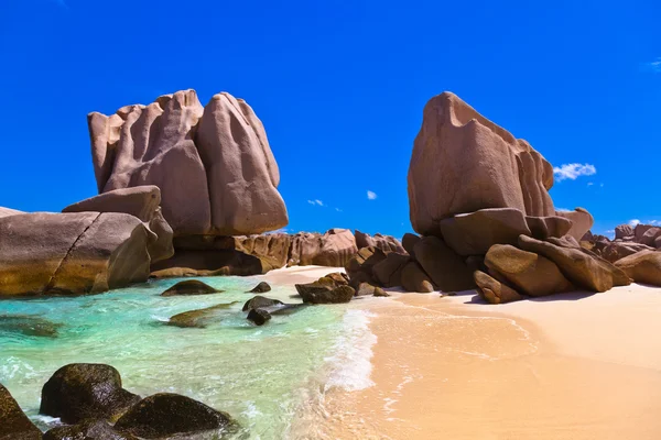 Praia tropical nas seicheles — Fotografia de Stock