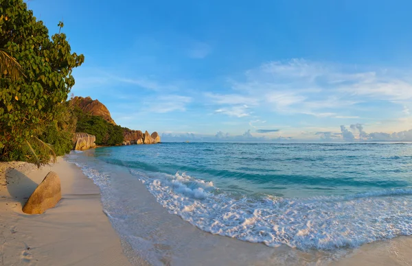 Praia tropical Fonte D 'Argent em Seychelles — Fotografia de Stock