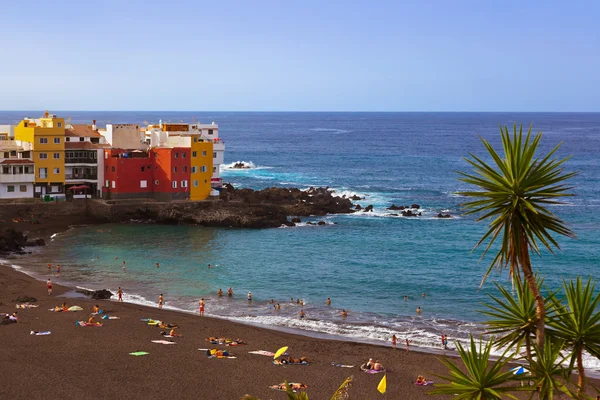Пляж в Пуэрто-де-ла-Крус - остров Тенерифе (Канарские острова) ) — стоковое фото