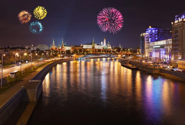 Fogos de artifício sobre o Kremlin em Moscou — Fotografia de Stock