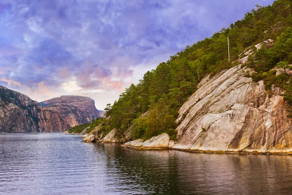 Fiordu lysefjord – Norwegia — Zdjęcie stockowe