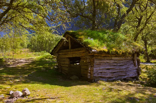 Casa velha perto da geleira Briksdal - Noruega — Fotografia de Stock