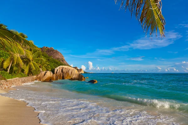 Spiaggia tropicale Fonte D'Argent alle Seychelles — Foto Stock