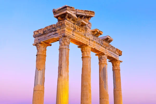 Antiguas ruinas en Side, Turquía al atardecer —  Fotos de Stock