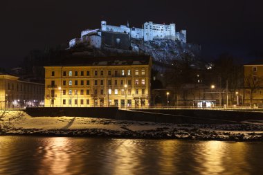 şehir ve kale hohensalzburg gün batımında