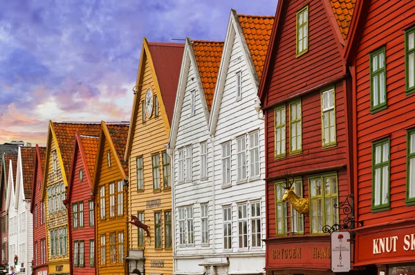 BERGEN, NORUEGA - 02 de AGOSTO: Património Mundial da UNESCO - Bryggen — Fotografia de Stock