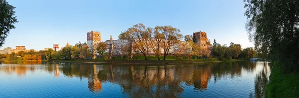 Panorama över novodevichiy kloster i Moskva Ryssland — Stockfoto