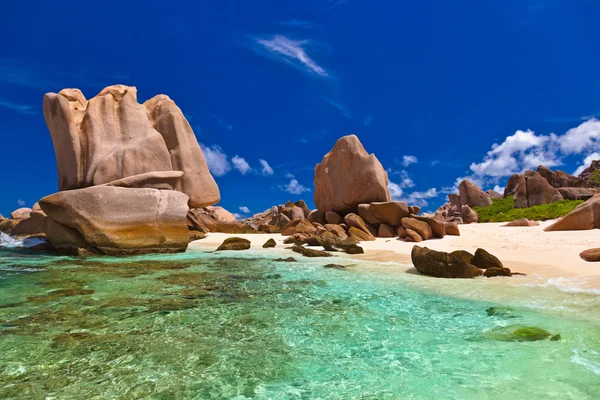 Spiaggia tropicale alle Seychelles — Foto Stock