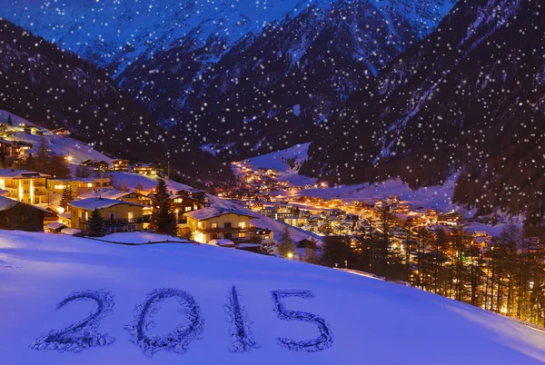 2015 op sneeuw in de bergen - Solden Oostenrijk — Stockfoto